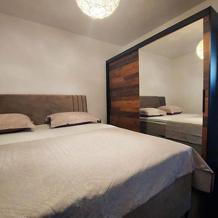 Apartments Onyx Sisak Exterior foto